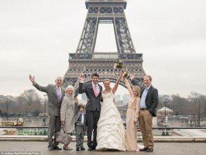 Pasangan menikah di 8 negara berbeda Fortitude Press