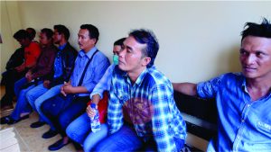 7 Orang karyawan PT ASL yang di PHK mengikuti jalannya sidang di penga