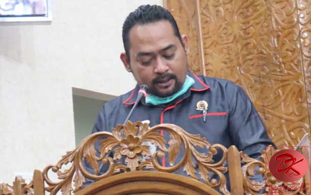 Ketua Pansus LKPj Bupati Kutim Faizal Rachman saat membacakan laporan LKPj Bupati Kutim.