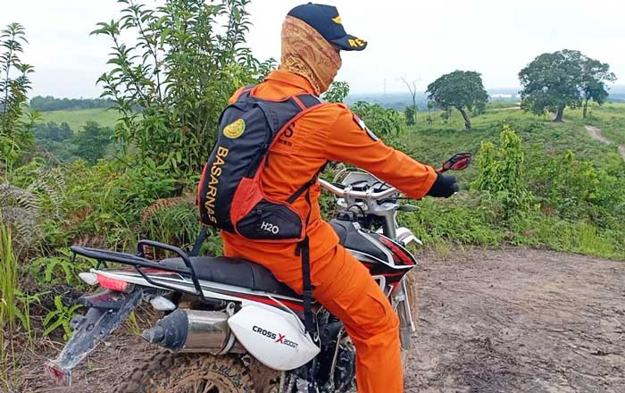 Tim Rescuer juga menggunakan Sepeda Motor dalam melakukan pencarian terhadap Amiruddin. (foto : Tim SAR)