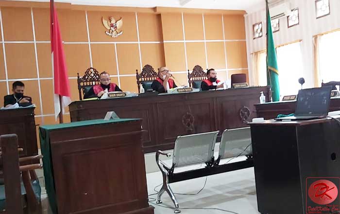 Sidang Terdakwa Robi Ruswantono dan Astani digelar secara virtual dalam agenda mendengarkan keterangan saksi-saksi yang hadirkan JPU. (foto : LVL)