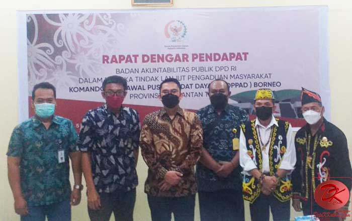 Beberapa peserta RDP. (Kiri-kanan) : Handriyono, Risnandar H, Edwin Pratama, Adrianus Liubana, Abriantinus, dan Daud. (foto : Setyo)