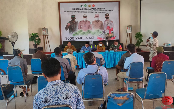 Pertemuan ahli waris lahan eks Tapol dengan Pemerintah Kelurahan Argosari di Ruang Serba Guna Kantor Kecamatan Samboja. (foto : Roni S)