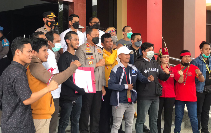 Koalisi Pemuda Kaltim menyampaikan laporan ke Polresta Samarinda. (foto : 1st)