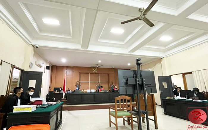 Sidang pembacaan Tuntutan Jaksa Penuntut Umum kepada Terdakwa Drs.H.Arifin Bin Labone. (foto : Exclusive)