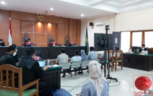 Ketua Majelis Hakim Muhammad Nur Ibrahim,SH, MH didampingi Hakim Anggota Heriyanto, S.Ag, SH dan Fauzi Ibrahim, SH, MH. (foto : LVL)