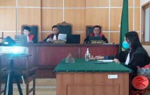 Majelis Hakim yang mengadili para Terdakwa dalam pembacaan Putusan. (foto : LVL)