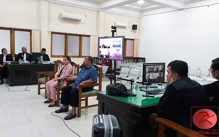 Sidang Terdakwa Driyono dalam agenda pemeriksaan saksi Ketua Badan Pengawas Perusda Tunggang Parangan Suroto dan Elis Syamsuddin penyewa alat berat. (foto : LVL)