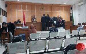Saksi memberikan keterangan dalam sidang Terdakwa Driyono. (foto : LVL)