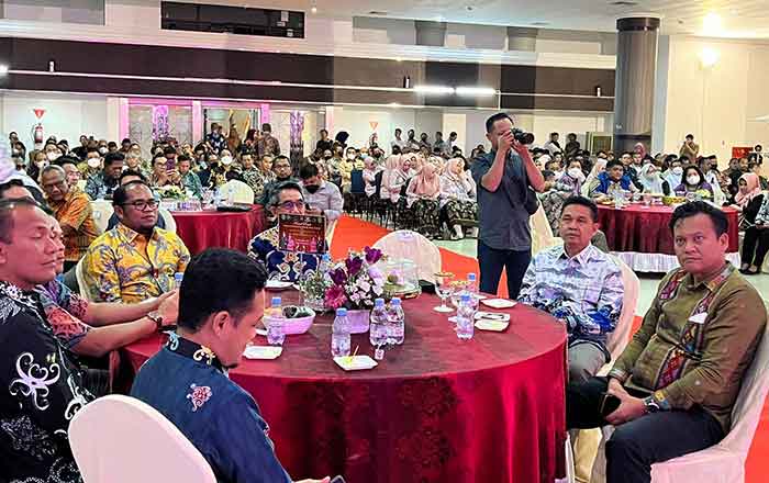 Bupati Kutim Ardiansyah Sulaiman bersama Wakil Bupati Kasmidi Bulang dan Ketua DPRD Kutim Joni dalam acara pisah sambut Kapolres Kutim. (foto : HB)