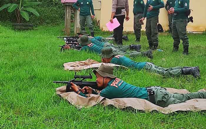Kegiatan Pelatihan Menembak di Lingkup Dinas Kehutanan Kaltim. (foto : Exclusive)
