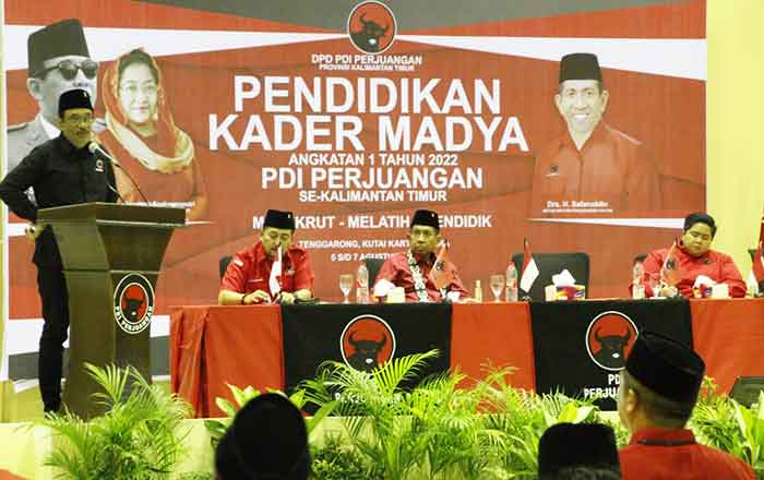 DPD PDIP Kaltim kolaborasi DPC PDIP Kutai Kartanegara menggelar Pendidikan Kader Madya. (foto : Exclusive)