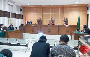 Majelis Hakim Pengadilan Tipikor Pengadilan Negeri Samarinda membacakan Amar Putusan terhadap Terdakwa Abdul Gafur Masâ€™ud dan Nur Afifah Balqis. (foto : LVL)