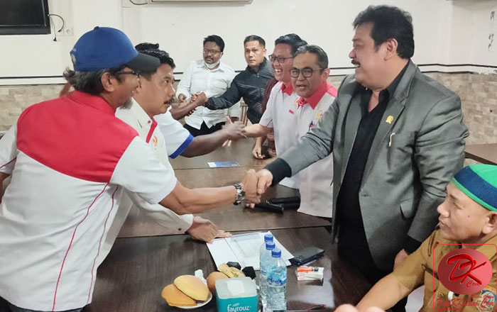Ketua DPRD Kota Balikpapan Abdulloh,S.Sos dalam mediasi dengan DPOP Kota Balikpapan dan KONI Kota Balikpapan. (foto : Roni S)