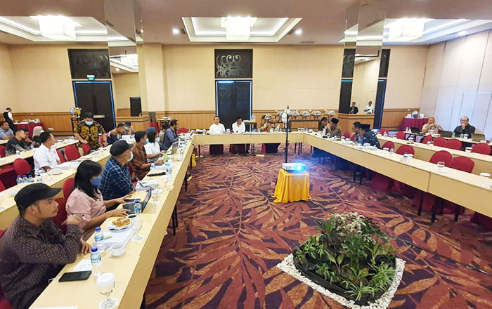 Focus Group Discussion Revisi Ranperda RTRWP di Balikpapan. (foto : Exclusive)