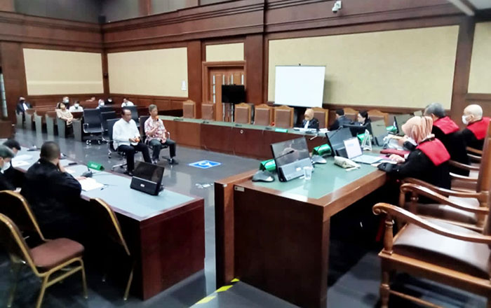 Saksi Setijo Awibowo dan Saksi Agus Wahjudo memberikan keterangan di Pengadilan Tindak Pidana Korupsi pada Pengadilan Negeri Jakarta Pusat. (foto : Exclusive)