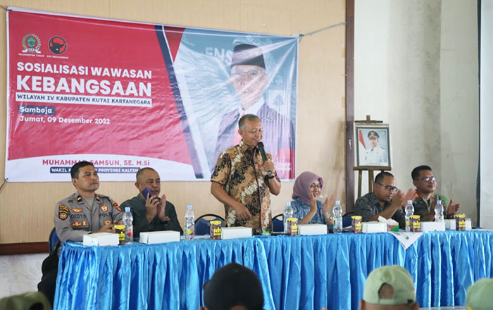 Muhammad Samsun, Wakil Ketua DPRD Kaltim dalam Sosialisasi Wawasan Kebangsaan di Gedung BPU, Kantor Kecamatan Samboja. (foto : Exclusive)