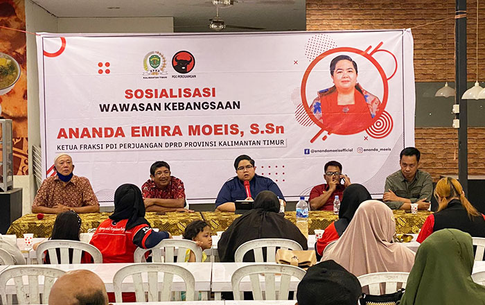 Anadan Emira Moeis, Ketua Fraksi PDI Perjuangan DPRD Kaltim menggelar Sosialisasi Wawasan Kebangsaan. (foto : Exclusive)