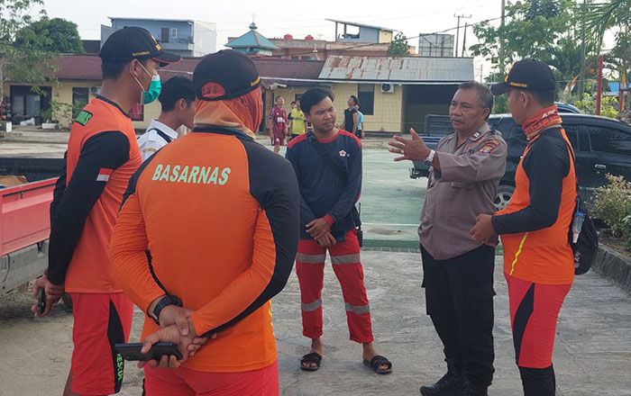 Tim Rescue Unit Siaga SAR Samarinda bersiap melakukan pencarian. (foto : Tim SAR)