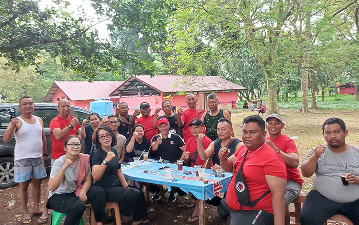 Muhammad Samsun, Bendahara DPD PDI Perjuangan Kaltim bersama Satgas PDIP asal Kaltim di Bumi Perkemahan Cibubur. (foto : Exclusive)