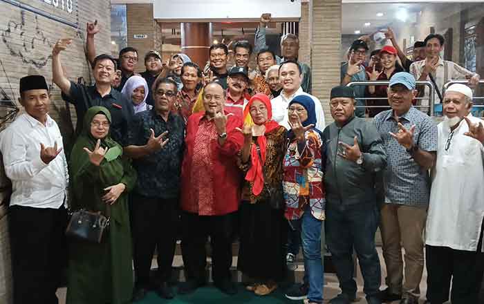 Emir Moeis bertemu dengan sejumlah veteran PDI Perjuangan Kota Balikpapan yang ia sebut "Banteng Tua". (toto: Exclusive)