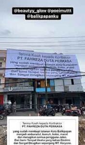 Salah satu spanduk yang dipasang warga di sebuah Ruko sebagai bentuk protes atas pengerjaan Proyek DAS Ampal yang dinilai amburadul dan telah merugikan. (foto: Sreecshoot sebuah video)