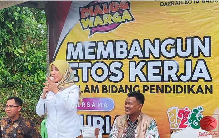Anggota DPRD Kota Balikpapan Suryani dalam kegiatan Dialog Warga. (foto: Roni)