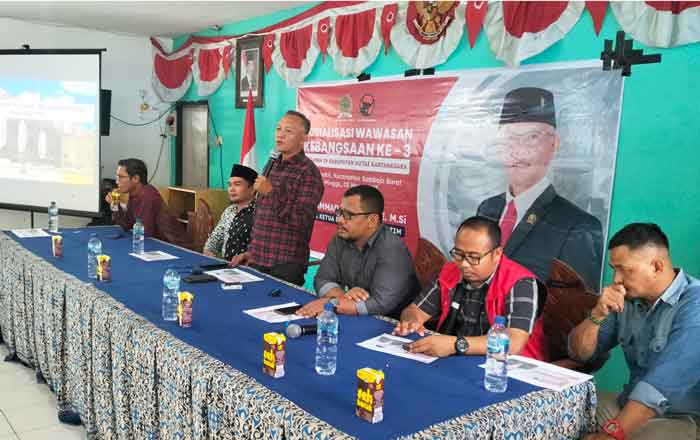 Muhammad Samsun, Wakil Ketua DPRD Kaltim Sosialisasi Wawasan Kebangsaan di Desa Tani Bakti, Kecamatan Samboja Barat, Kukar. (foto: Exclusive)