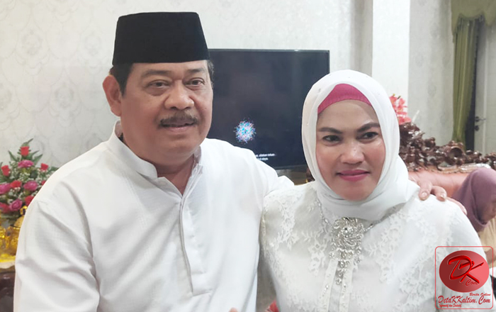 Ketua DPRD Kota Balikpapan Abdulloh bersama Istri. (foto: Roni)