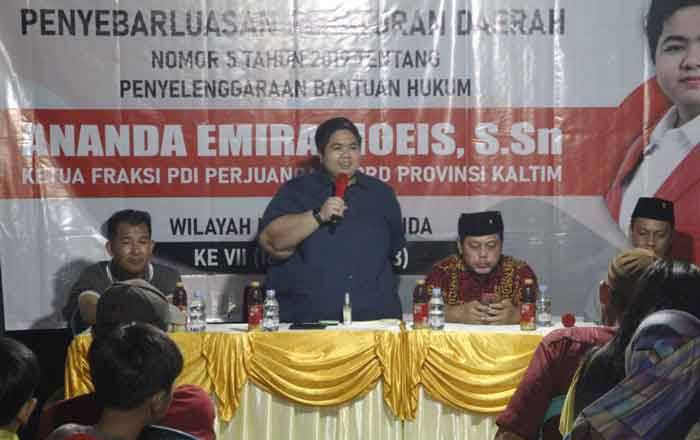 Ananda Emira Moeis dalam Sosperda Bantuan Hukum di Loa Bakung, Samarinda. (foto: Exclusive)