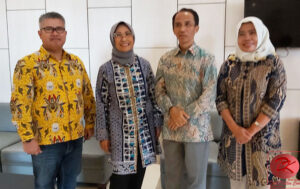 Narasumber kegiatan (kiri-kana): Rifianto, Hetifah Sjaifudian, Asli Nuryamin, dan Enah Suminah. (foto: LVL)