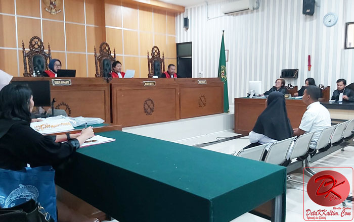 Terdakwa Maryam dan Arsandy dalam sidang dengan agenda mendengarkan keterangan Saksi Dedek Yuliona beberapa waktu lalu. (foto: LVL)
