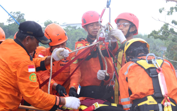 Pelatihan Mitigasi Bencana di Ponpes Bairuha Balikpapan. (foto: Tim SAR)