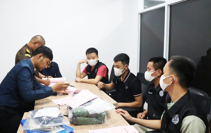 Beberapa Warga Negara Taiwan yang ditahan Kejari Samarinda terkait dugaan pelanggaran UU Keimigrasian. (foto: Exclusive)