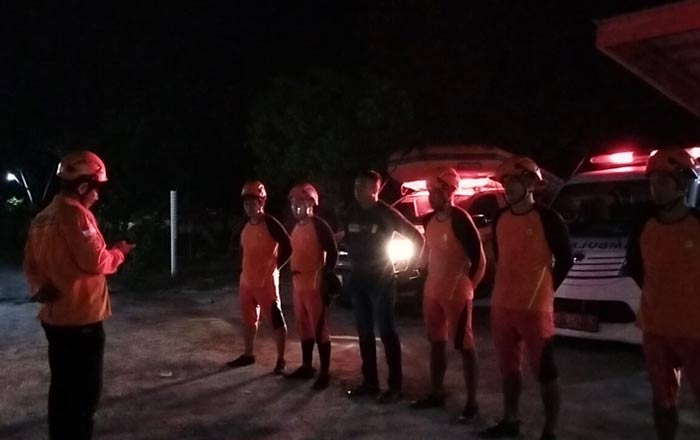 Tim Rescue Pos SAR Kutai Timur saat bersiap berangkat ke lokasi kejadian. (foto: Tim SAR)