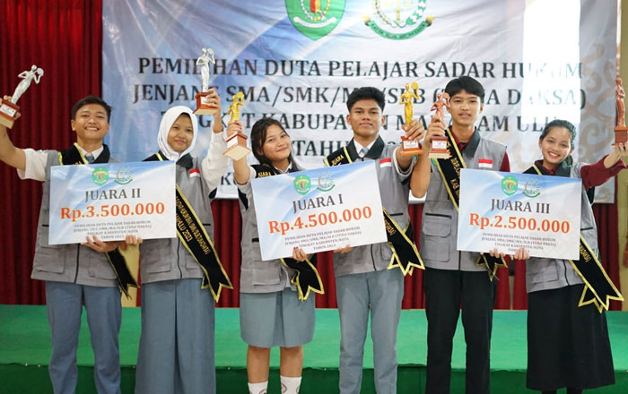 Para Juara Pemilihan Duta Pelajar Sadar Hukum Kabupaten Mahakam Ulu. (foto: Exclusive)