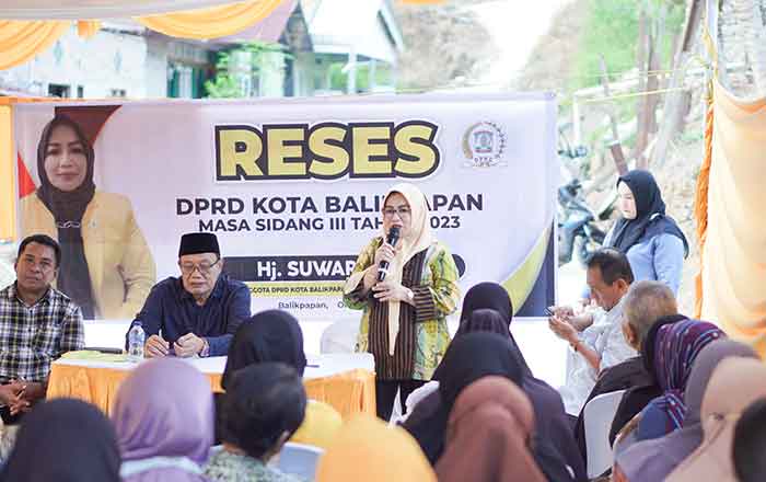 Reses Hj. Suwarni dihadiri Ketua RT 17, tokoh agama, tokoh masyarakat, serta tokoh pemuda dan warga. (foto: Roni)