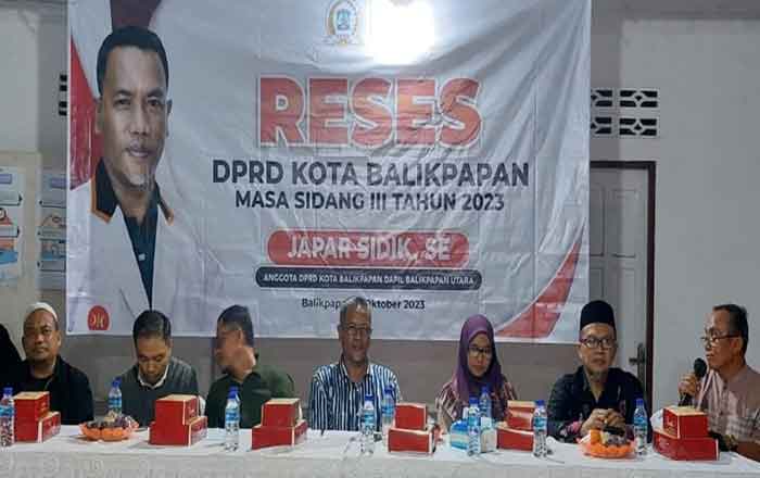 Anggota DPRD Kota Balikpapan Japar Sidik melaksanakan Reses di Kelurahan Karang Joang. (foto: Roni)