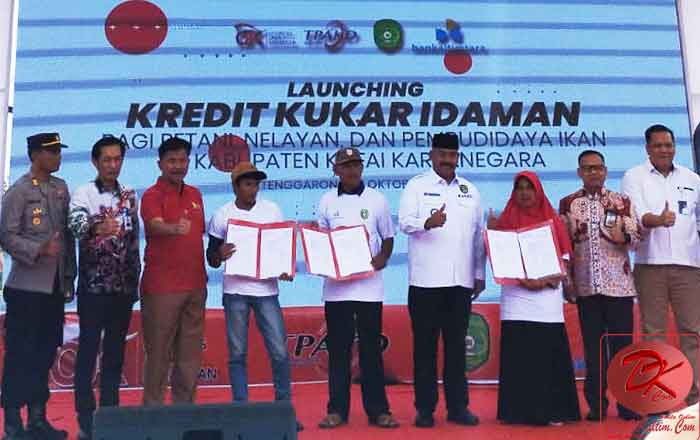 Launching Kredit Kukar Idaman di Halaman kantor Bupati Kukar, Kredit untuk Petani dan Nelayan tanpa agunan jika di bawah Rp5 Juta. (foto: Alim)