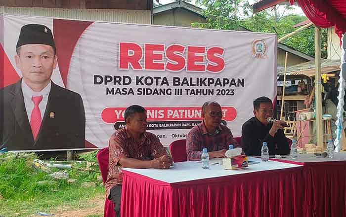 Anggota DPRD Kota Balikpapan Yohanis Patiung melaksanakan Reses di Kelurahan Manggar. (foto: Roni)