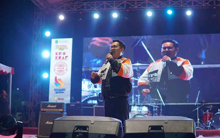 Wakil Bupati Kukar Rendi Solihin pada penutupan Festival Seni Budaya Nusantara di Muara Badak. (foto: Exclusive)
