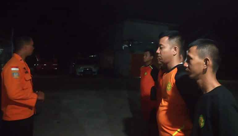 Tim Rescue Unit Siaga SAR Samarinda usai melaksanakan pencarian hingga dini hari. (foto: Tim SAR)