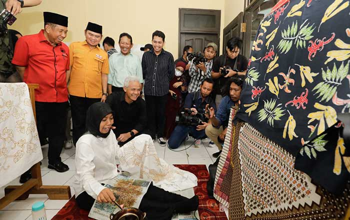 Capres Ganjar Pranowo kunjungi kelompok disabilitas yang ada di Loka Bina Karya Balikpapan, Kalimantan Timur. (foto: Exclusive)