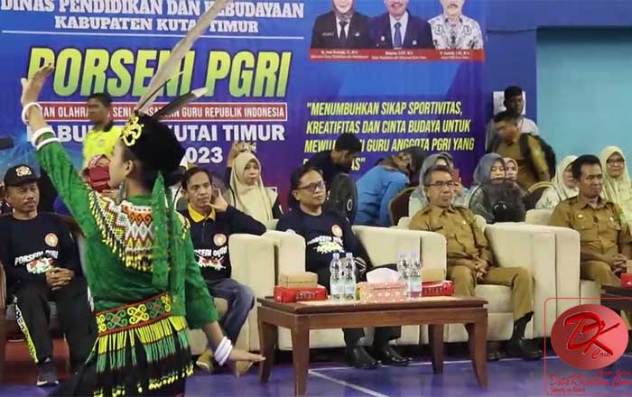 Bupati Kutim Ardiansyah Sulaiman membuka pelaksanaan Porseni PGRI tingkat Kabupaten Kutim. (foto: HB)