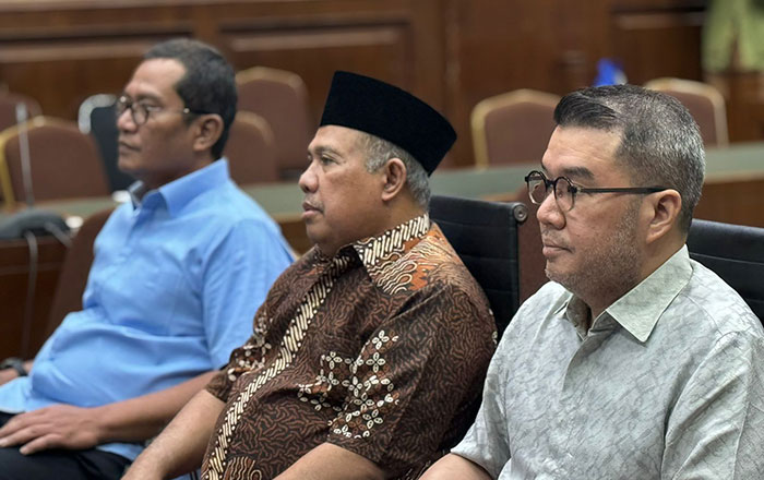 Terdakwa Windu Aji Sutanto, Glen Ario Sudarto dan Ofan Sofwan. (foto: Exlcusive)