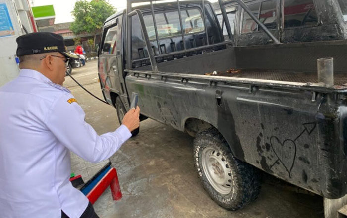 Satu kendaraan yang diduga mengetap BBM subsidi di SPBU Km 09 Nipah-Nipah, PPU. (foto: Exclusive)